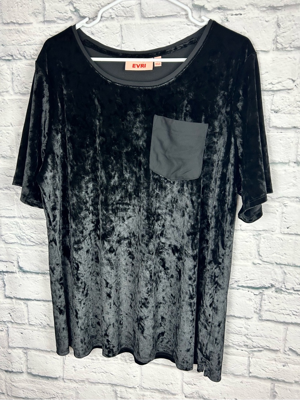 EVRI Black Crushed Velvet Pocket Top Plus Size 1X Stretch Tee